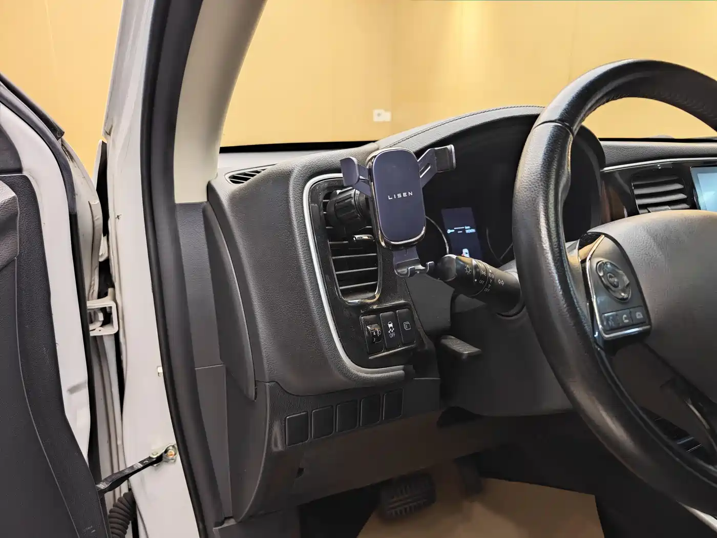 Mitsubishi Outlander 2019 2.0L 2WD Enjoy 5-Seater China VI фото 12