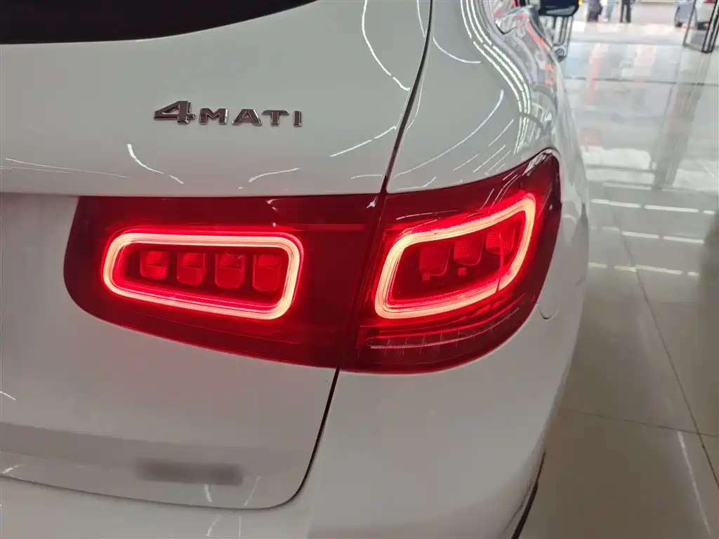 MERCEDES-BENZ GLC