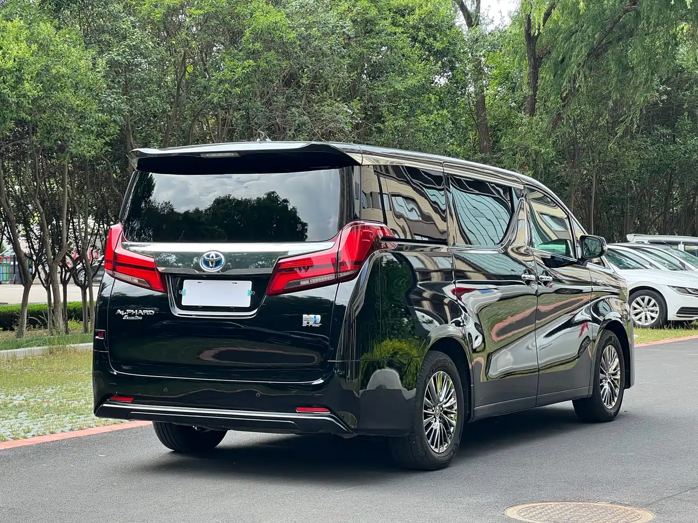 Toyota Alphard 2020 Hybrid 2.5L Premium Edition фото 10