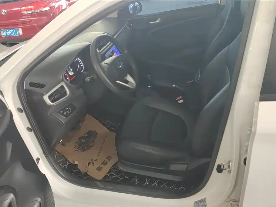 Hyundai Verna 2017 1.4L Manual Renewal Edition China VI фото 9