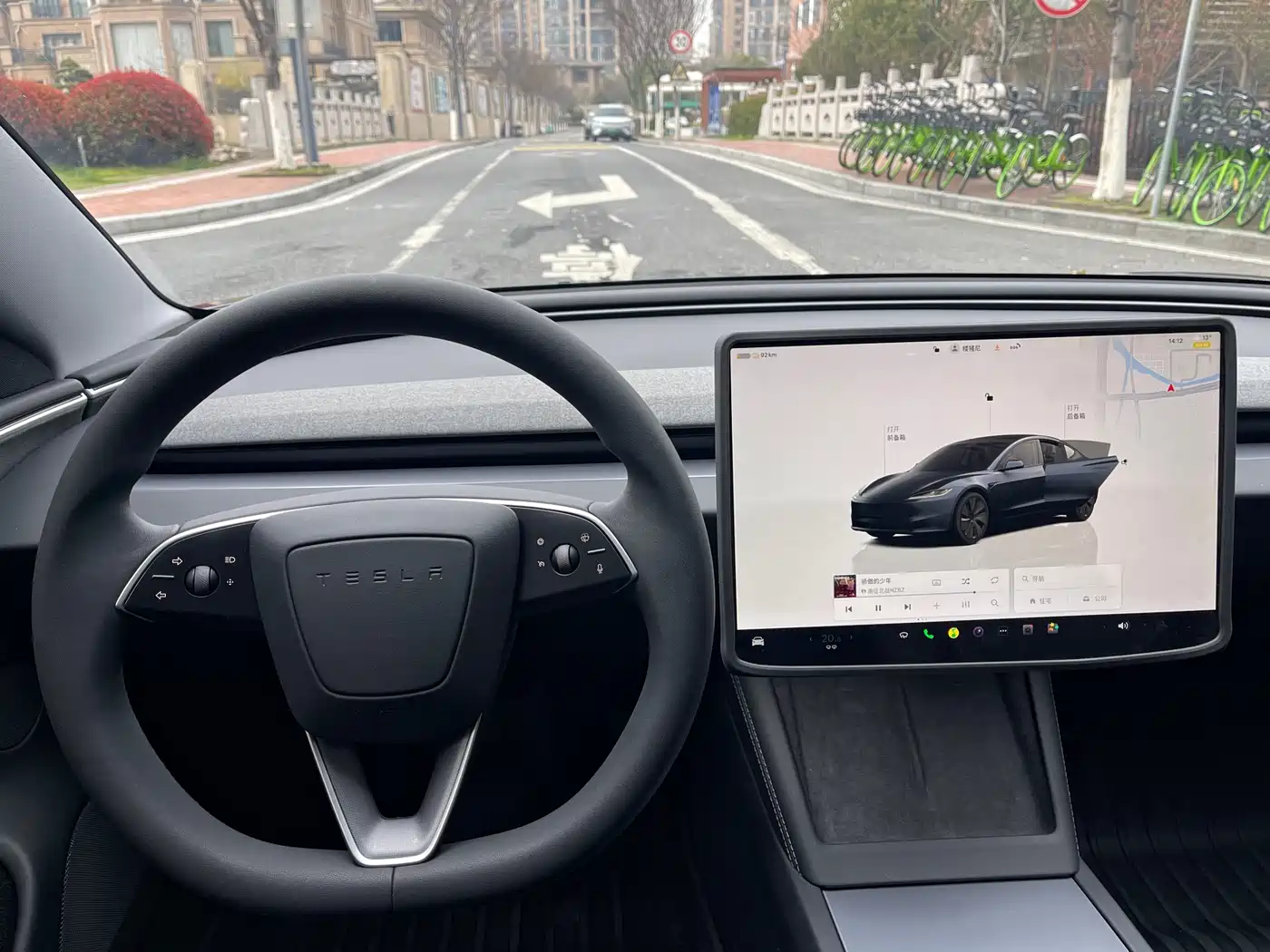 TESLA MODEL 3