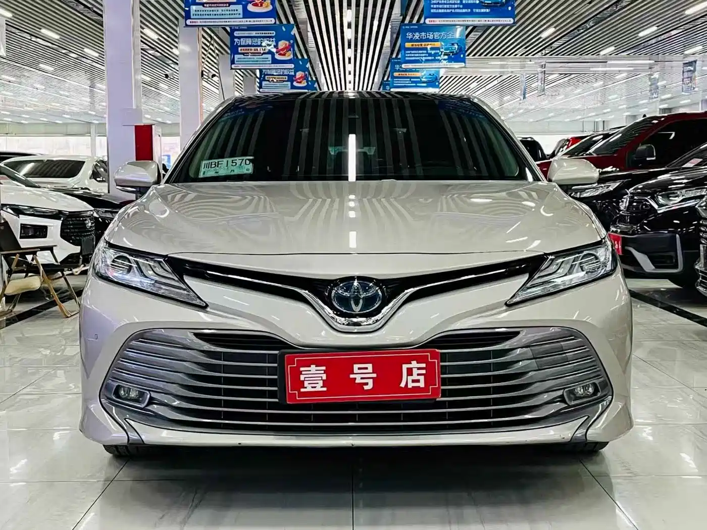 Toyota Camry 2018 Hybrid 2.5HG Luxury Edition фото 2