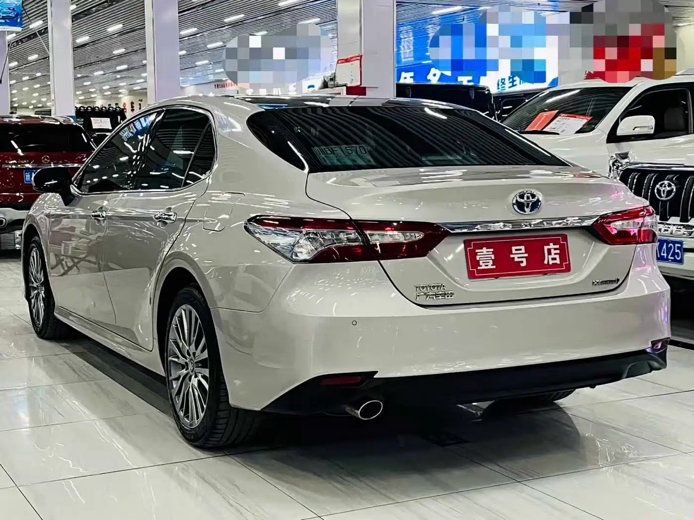 Toyota Camry 2018 Hybrid 2.5HG Luxury Edition фото 6