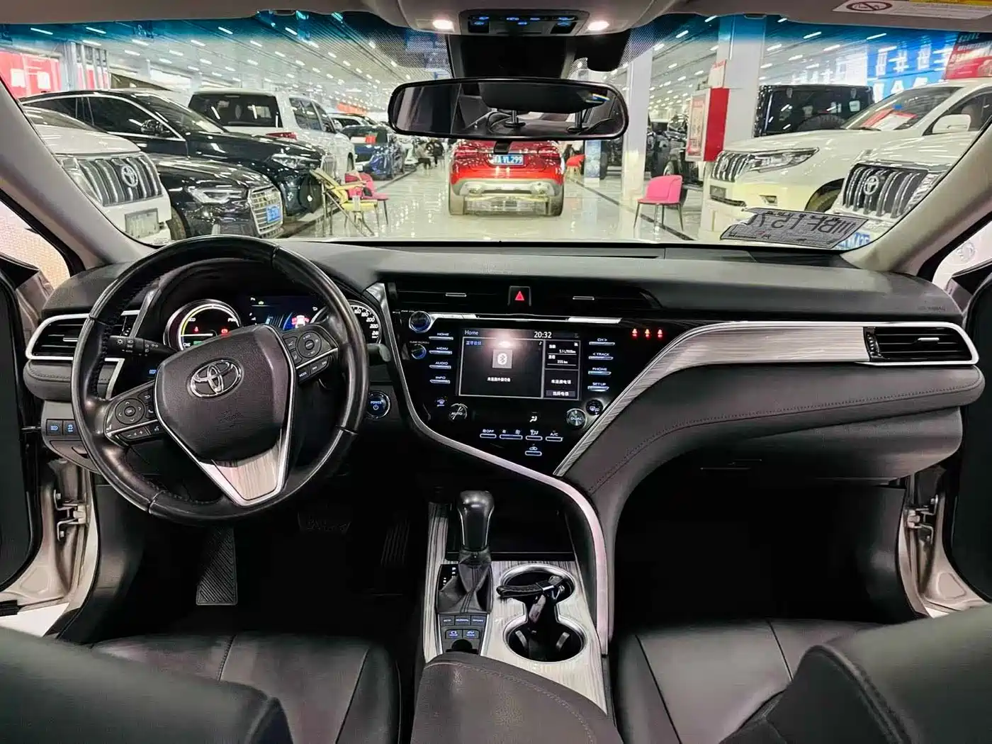 Toyota Camry 2018 Hybrid 2.5HG Luxury Edition фото 8