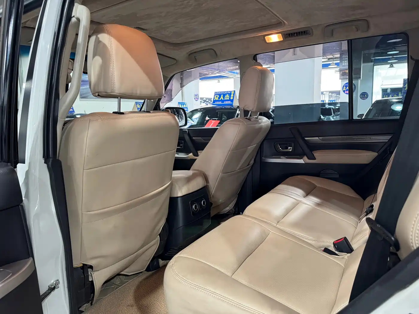 Mitsubishi Pajero (Import) 2016 3.0L Automatic Standard (China V) фото 9