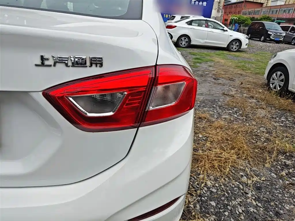 Chevrolet Cruze 2018 320 Automatic Pioneer Sunroof Edition фото 7