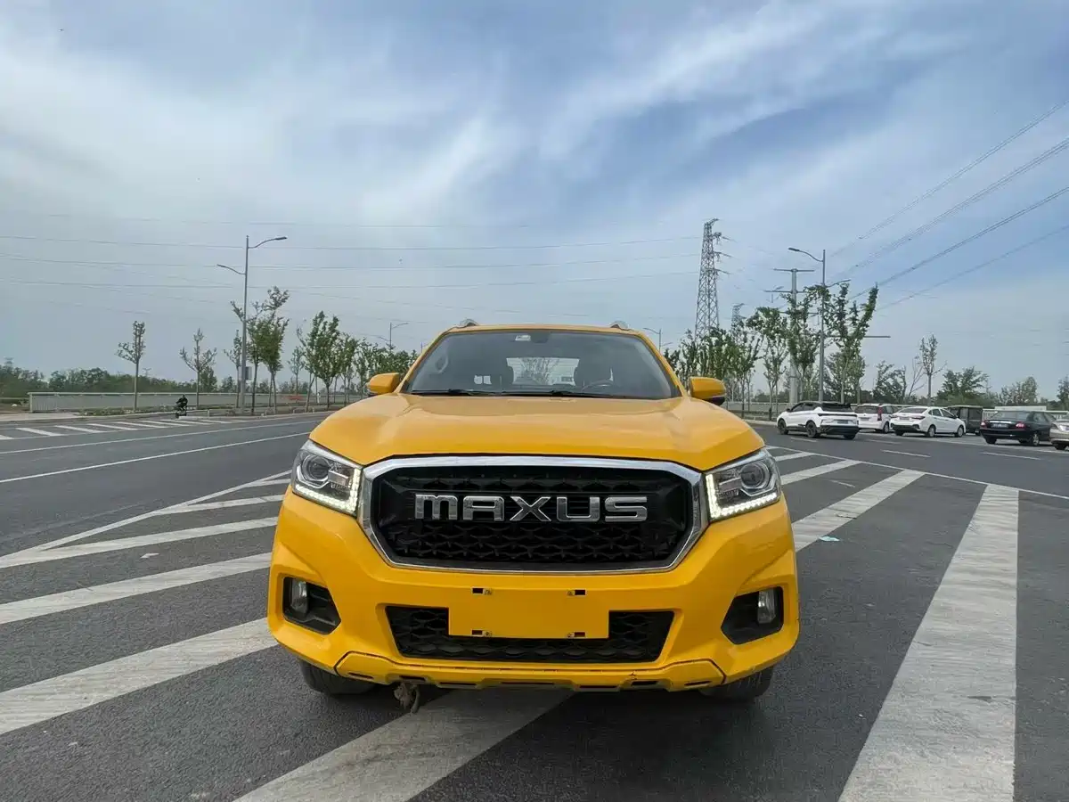 SAIC Maxus Maxus T70 2022 2.0T Manual Diesel 2WD 5th Anniversary Elite Long Bed Flat Floor фото 2