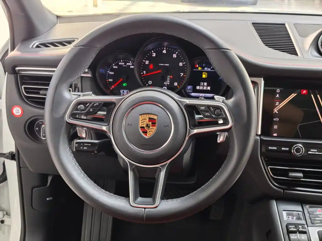 Фото 13 - Porsche Macan