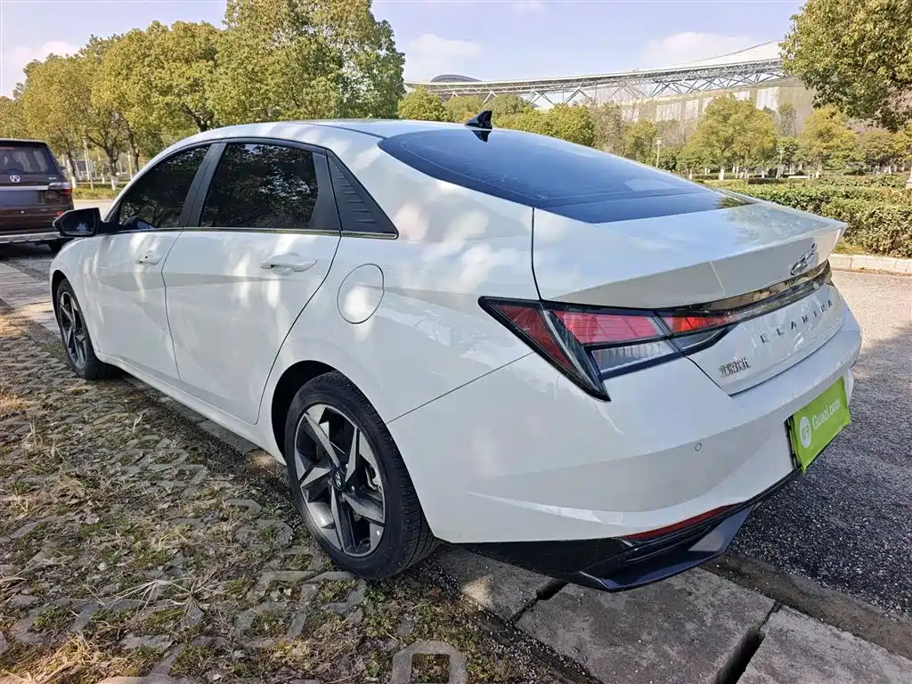 Hyundai Elantra 2022 1.5L CVT GLX Elite Edition фото 5