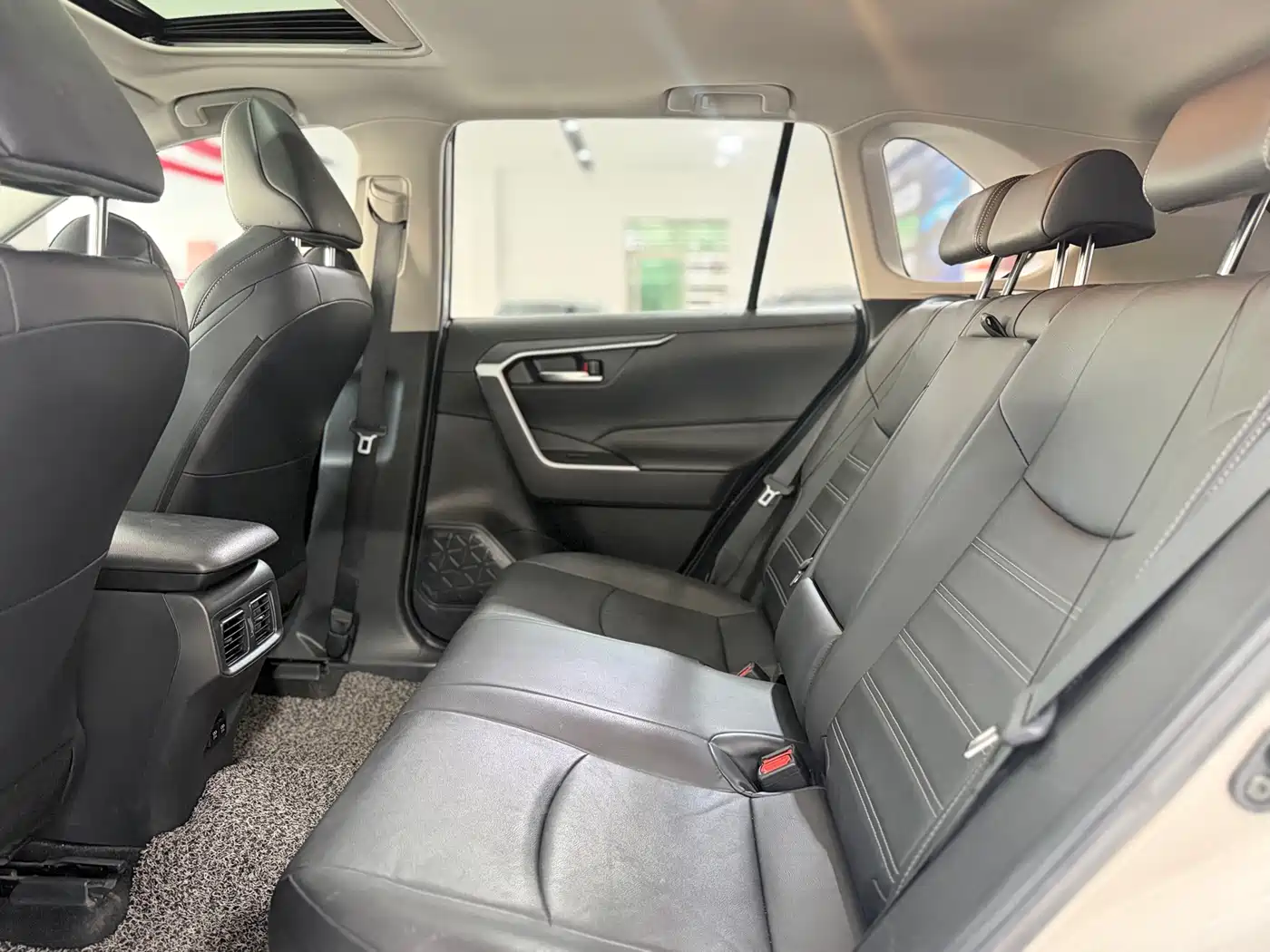 Toyota Wildlander 2020 2.0L CVT AWD Luxury Edition фото 6