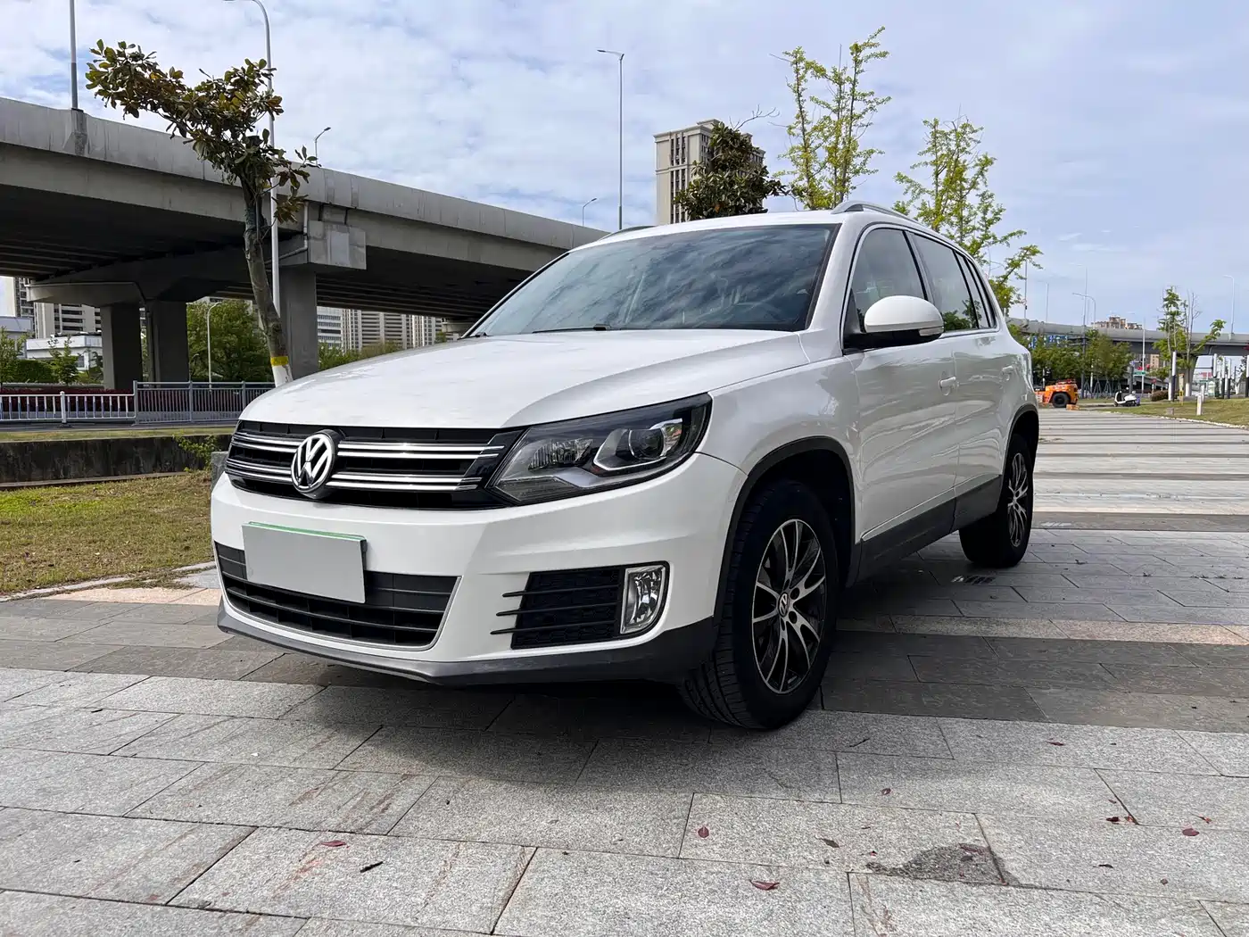 Volkswagen Tiguan 2016 Model 300TSI Automatic 2WD Luxury Edition