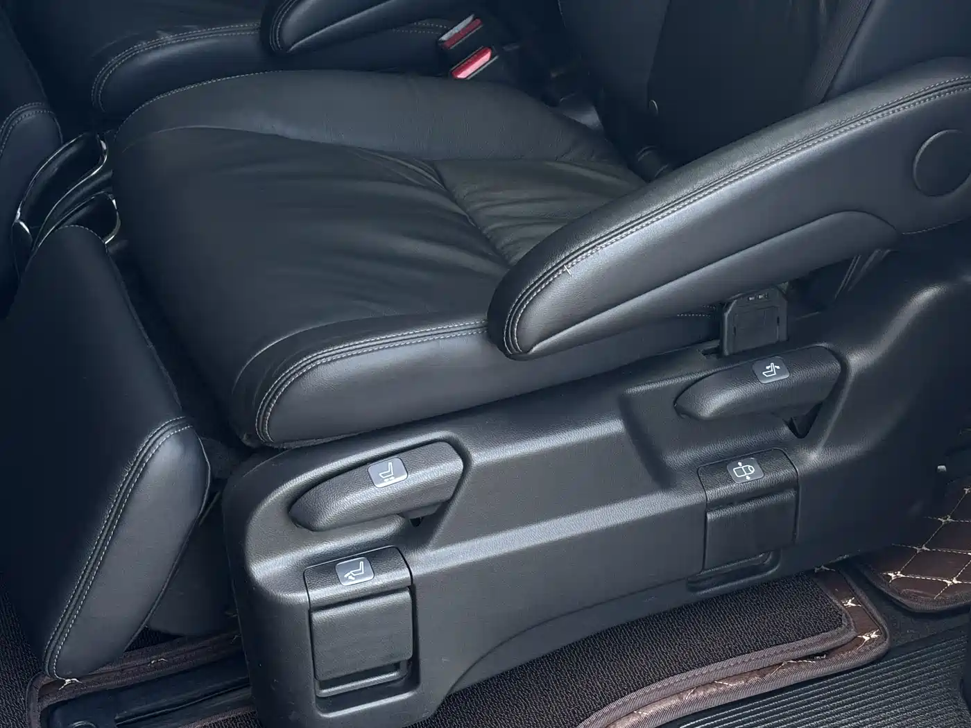 Honda Odyssey 2019 2.0L Sharp·Prestige Edition фото 8