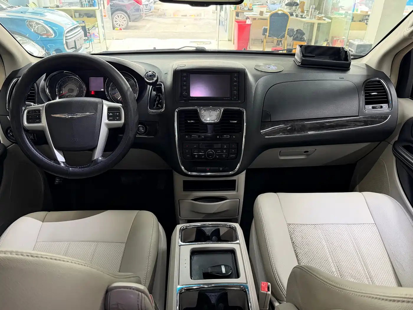 Chrysler Grand Voyager (Import) 2014 3.6L Comfort Edition фото 6