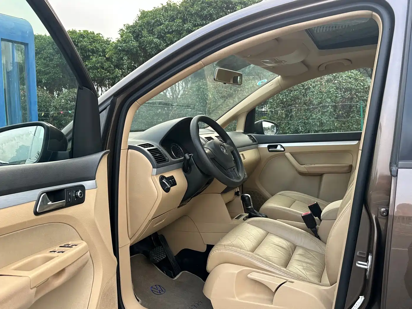 Volkswagen Touran 2011 1.4T DSG Intelligent Elite 5-seater фото 7