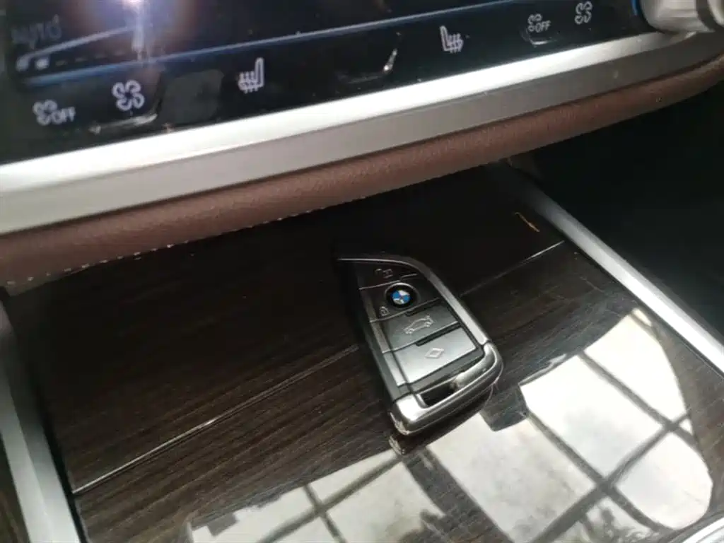 BMW 7 Series 2017 730Li Leading Edition фото 9