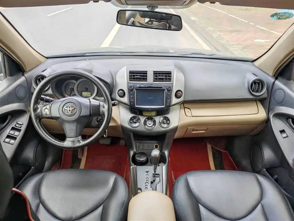 Toyota RAV4 Rongfang 2011 2.0L Automatic Classic Edition фото 5