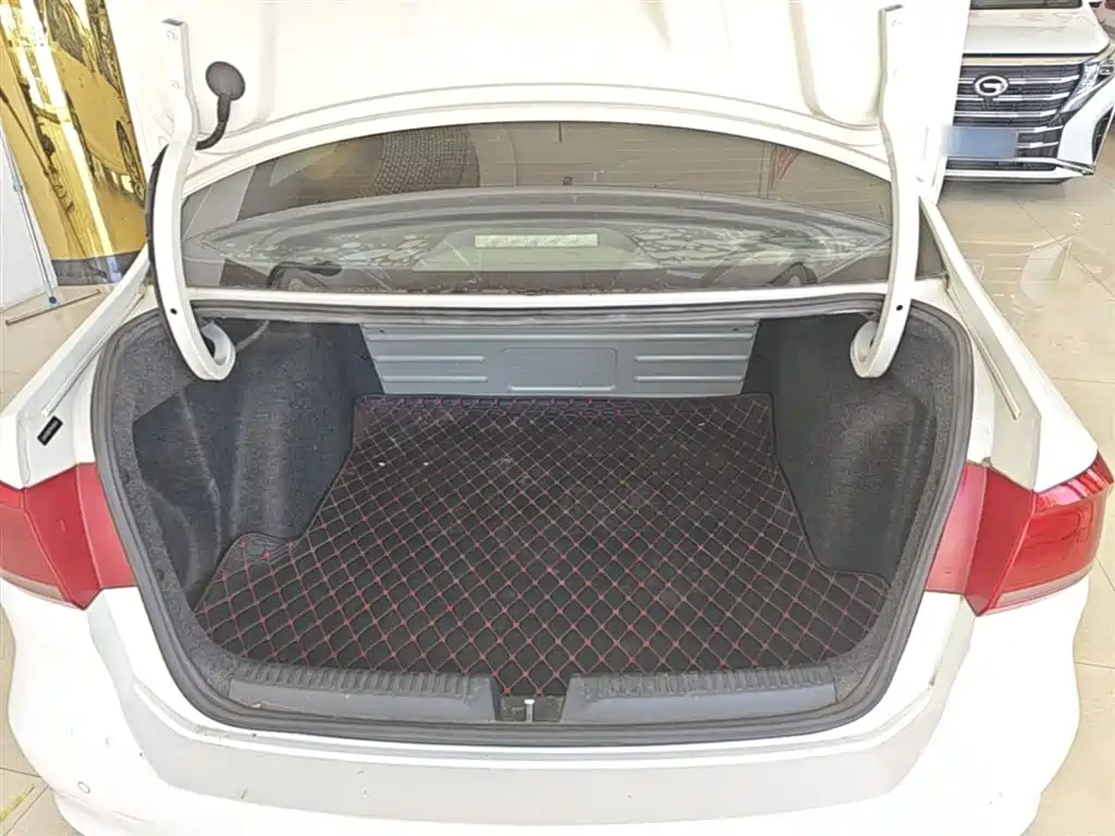 Volkswagen Santana 2015 1.6L Automatic Comfort Edition фото 19