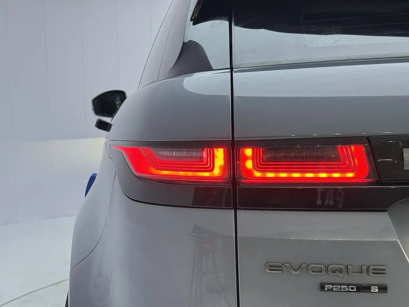 Land Rover Range Rover Evoque 2020 Model 249PS R-DYNAMIC S Gloss Black Sport Edition фото 24