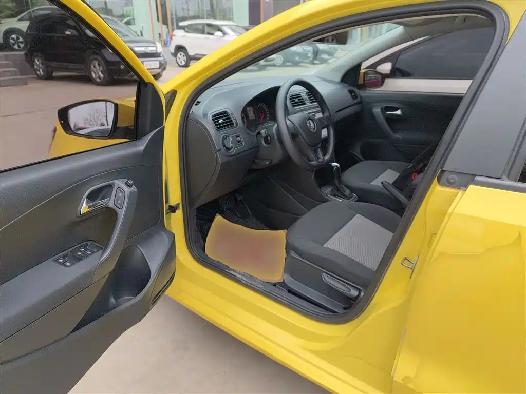 Volkswagen Polo 2016 1.4L Automatic Trend фото 16