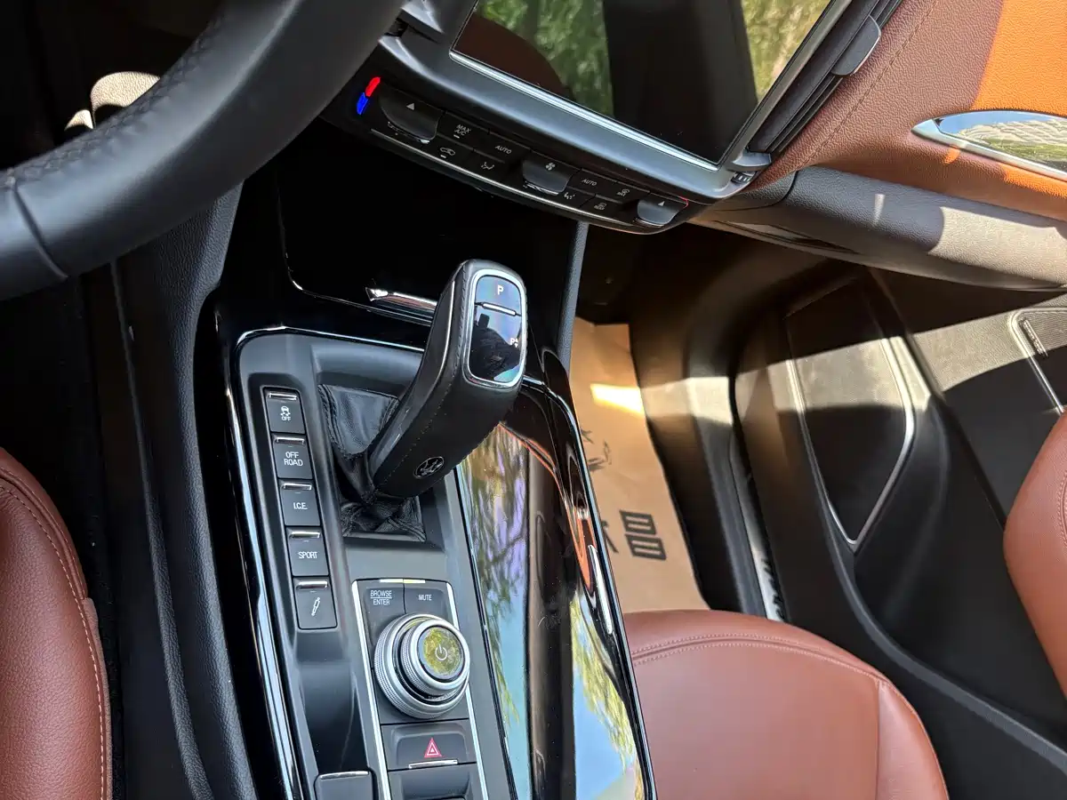Maserati Levante 2021 3.0T Standard Edition фото 9