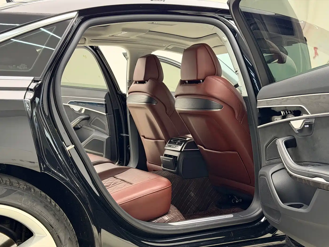 Audi A8 2023 A8L 50 TFSI quattro Exclusive фото 10
