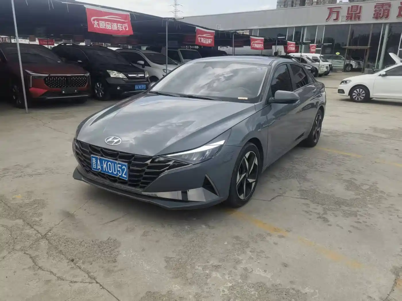 Hyundai Elantra 2021 1.5L CVT LUX Premium Edition