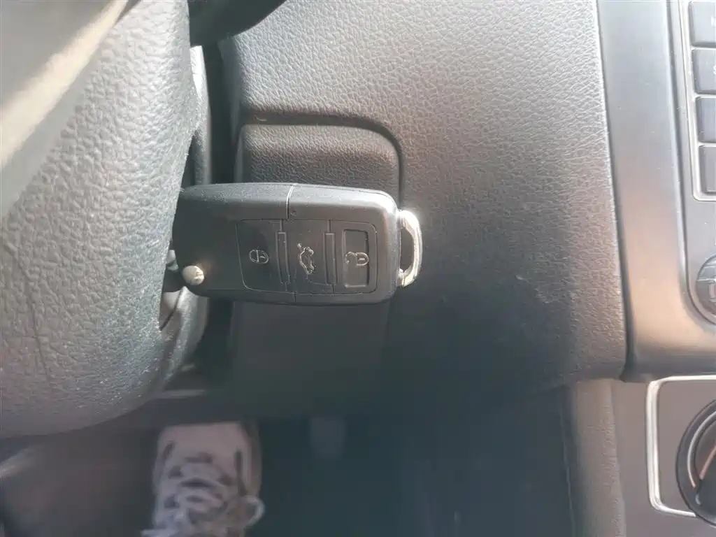 Volkswagen Polo 2014 1.6L Automatic Comfort Edition фото 17