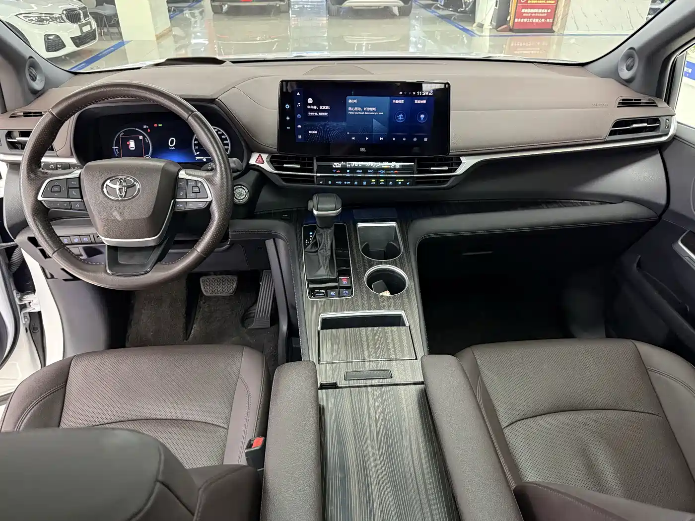 Toyota Sienna 2021 2.5L Hybrid Platinum Edition фото 8