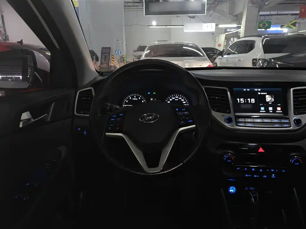 Hyundai Tucson 2018 1.6T DCT 2WD 15th Anniversary Special Edition фото 7