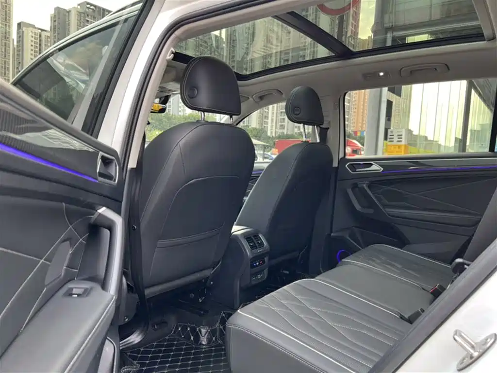 Volkswagen Tiguan L 2023 Facelift 330TSI Auto FWD R-Line Premium фото 6
