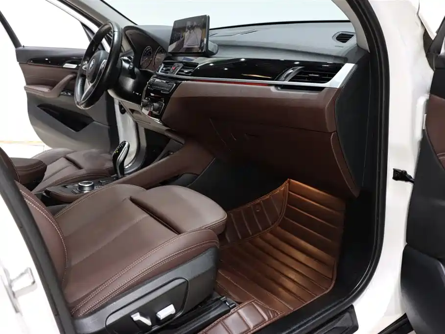 BMW X1 2021 sDrive25Li Leading фото 8