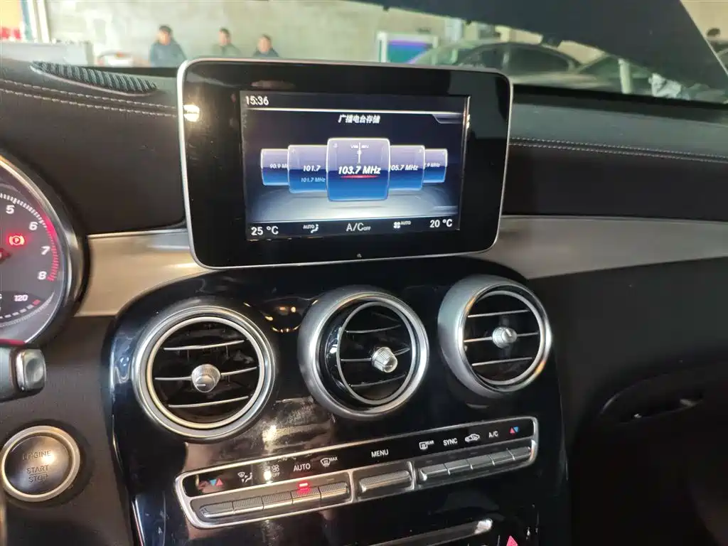 Mercedes-Benz GLC 2017 GLC 200 4MATIC фото 13