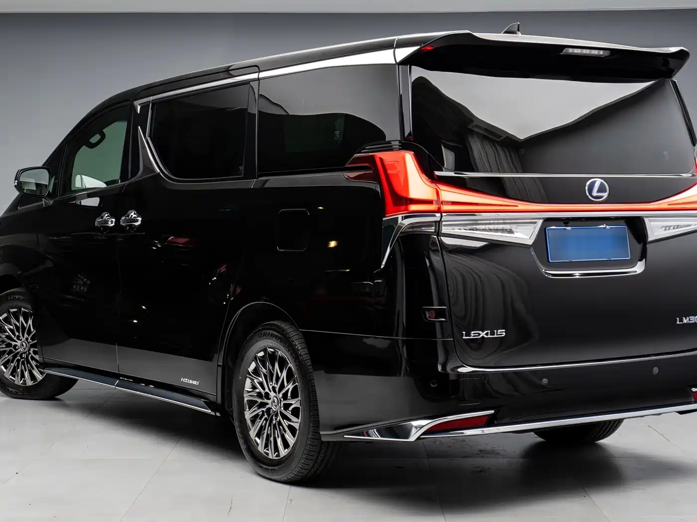 Lexus LM 2020 300h 4-Seat Imperial Edition фото 22