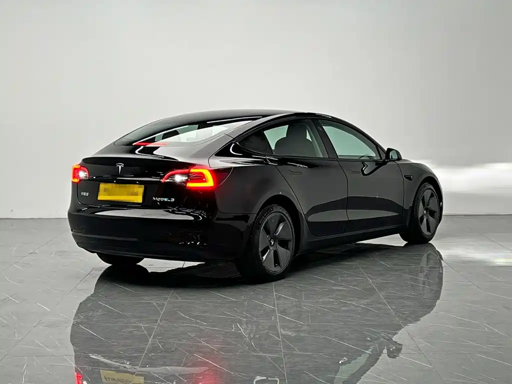 Фото 6 - Tesla Model 3