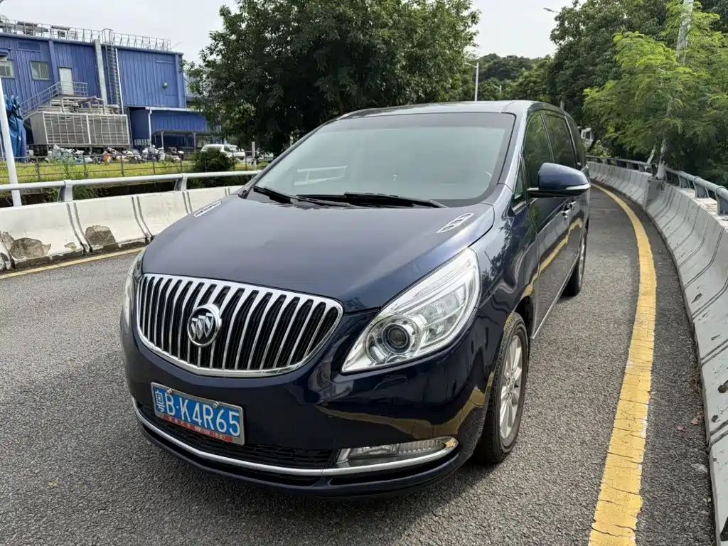Фото 1 - Buick GL8