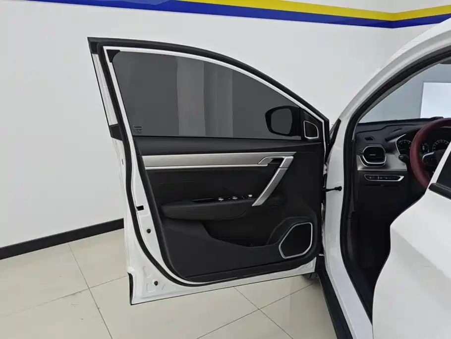 Фото 7 - Geely Coolray