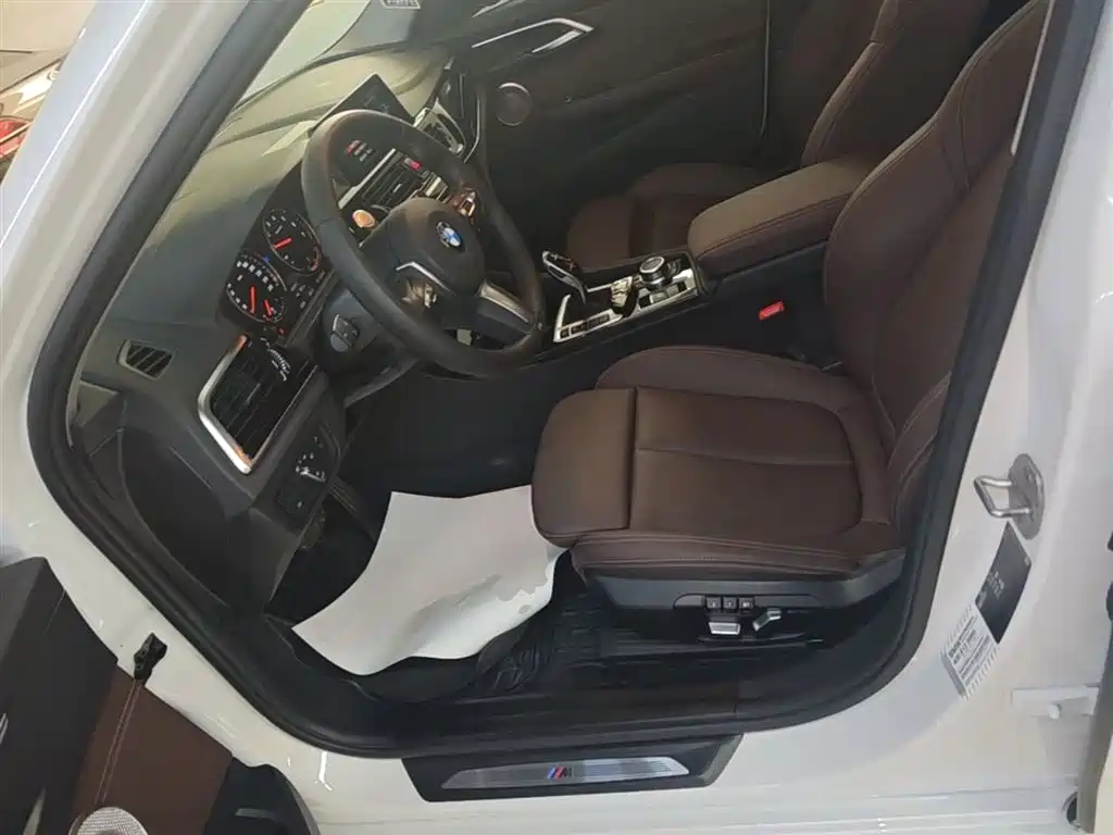 BMW 1 Series 2021 120i M Sport Shadow Edition фото 15