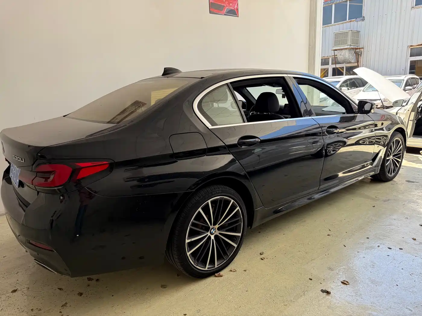 BMW 5 Series 2022 530Li Leading M Sport Package фото 4