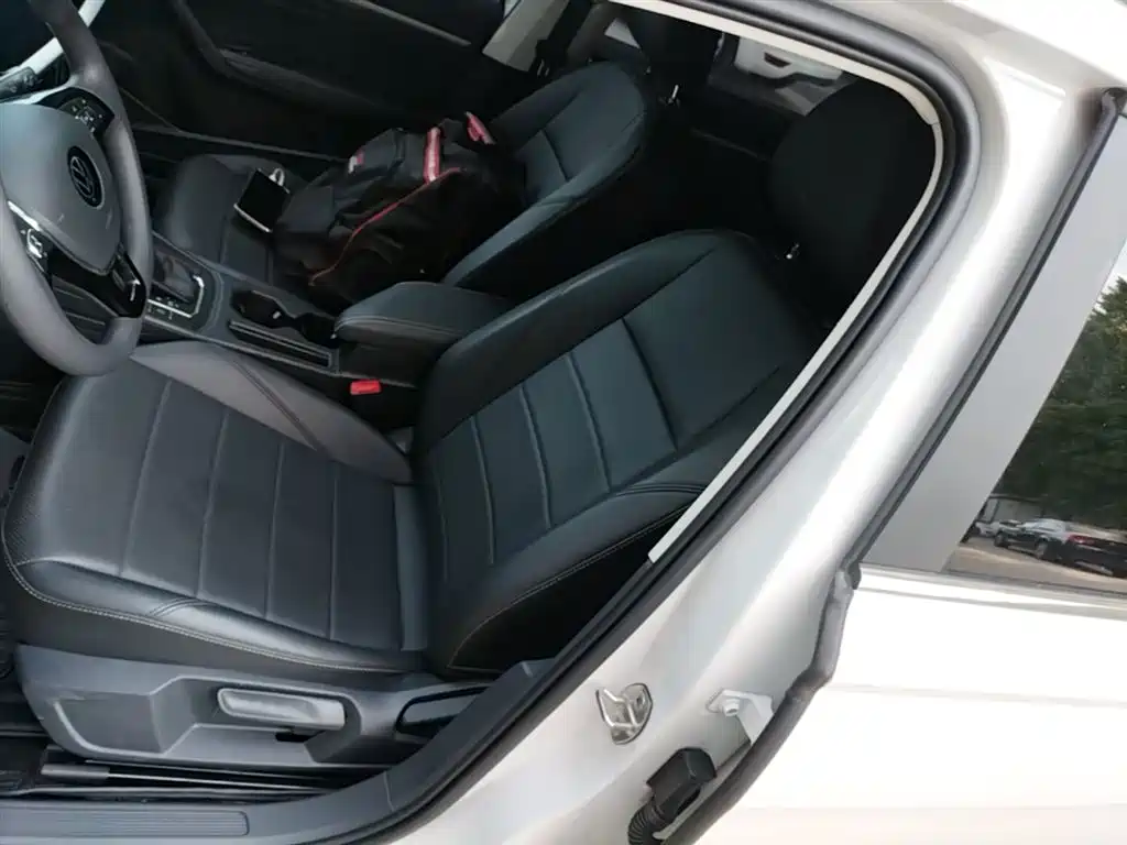 Volkswagen Lavida 2022 1.5L Auto Comfort Edition фото 15