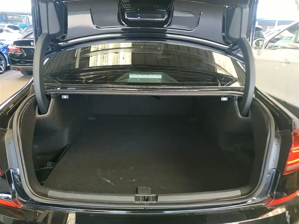 Volkswagen Passat 2017 330TSI DSG Prestige фото 15
