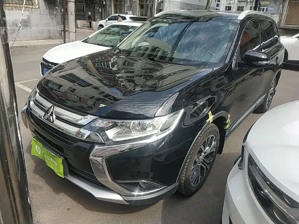 Mitsubishi Outlander 2018 2.0L 2WD Glory Edition 5-seater фото 2