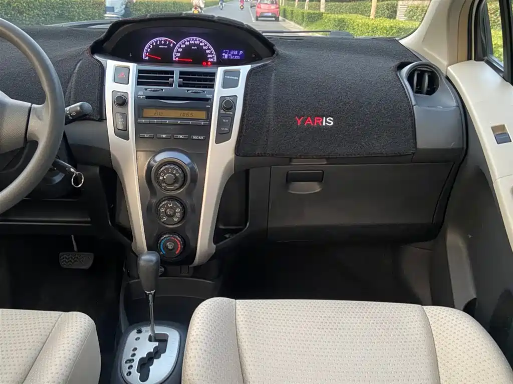 Toyota Yaris 2013 2011 1.6E Auto Charm Edition