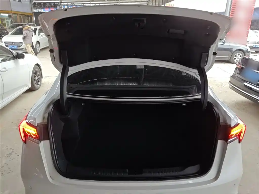 Buick LaCrosse 2023 28T Premium Edition фото 15