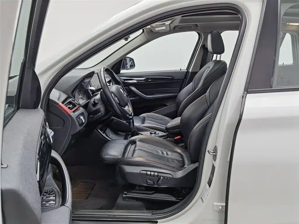 BMW X1 2016 sDrive20Li Luxury Model фото 10