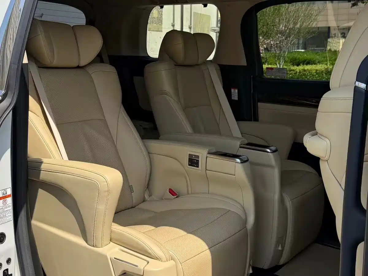 Toyota Alphard 2021 Hybrid 2.5L Luxury фото 8