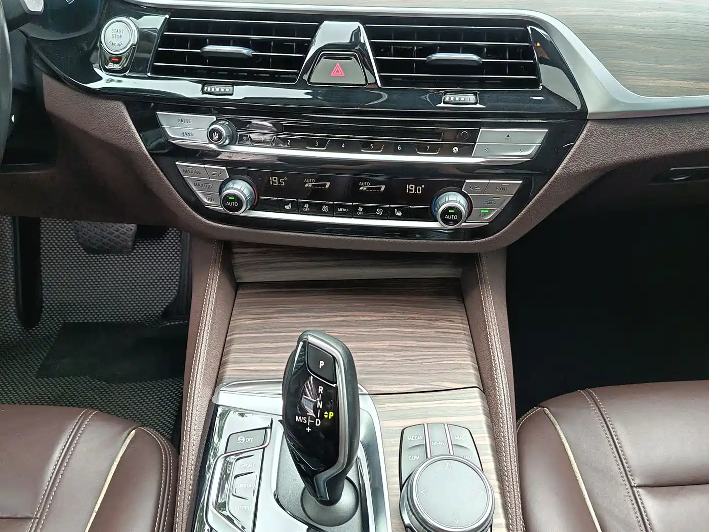 BMW 5 Series 2019 530Li Leading Luxury Package фото 14