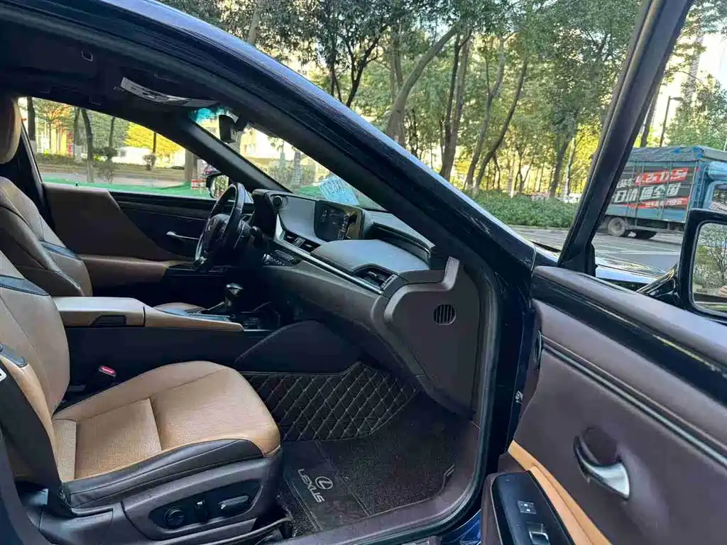 Lexus ES 2021 200 Excellence Edition фото 4