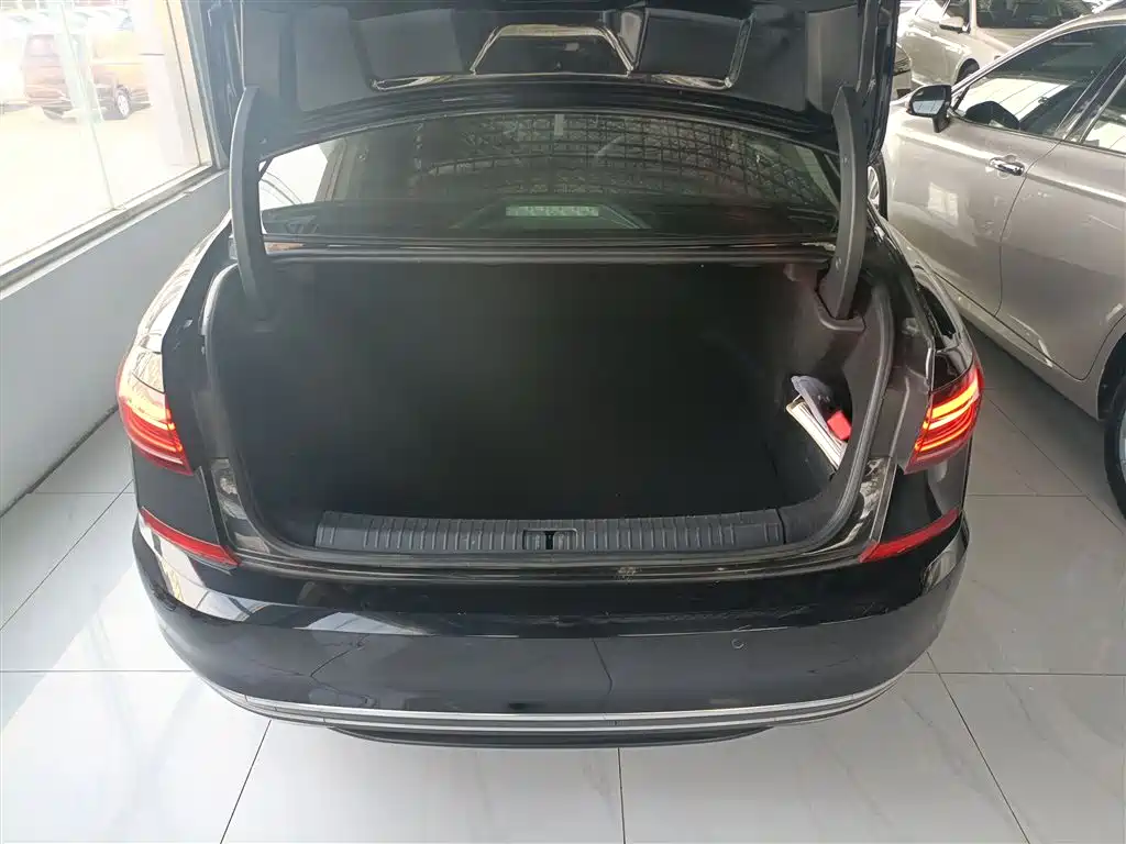 Volkswagen Passat 2022 330TSI Elite Edition фото 19