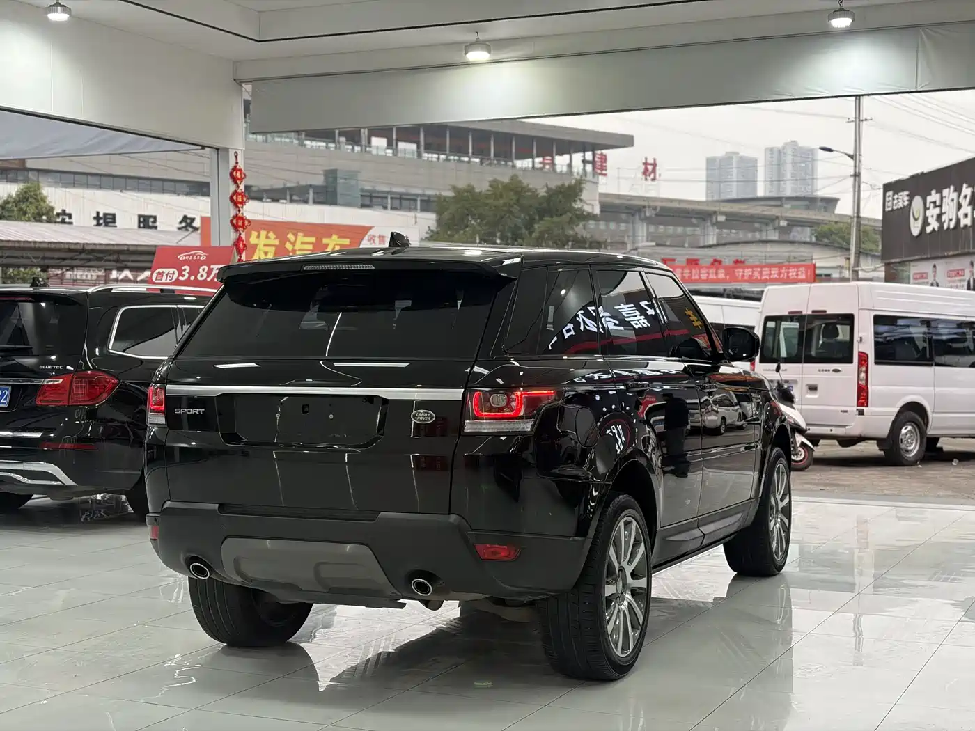 Land Rover Range Rover Sport 2017 3.0 SC V6 SE фото 6