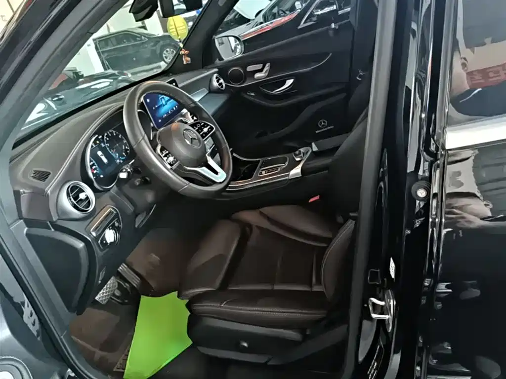 MERCEDES-BENZ GLC